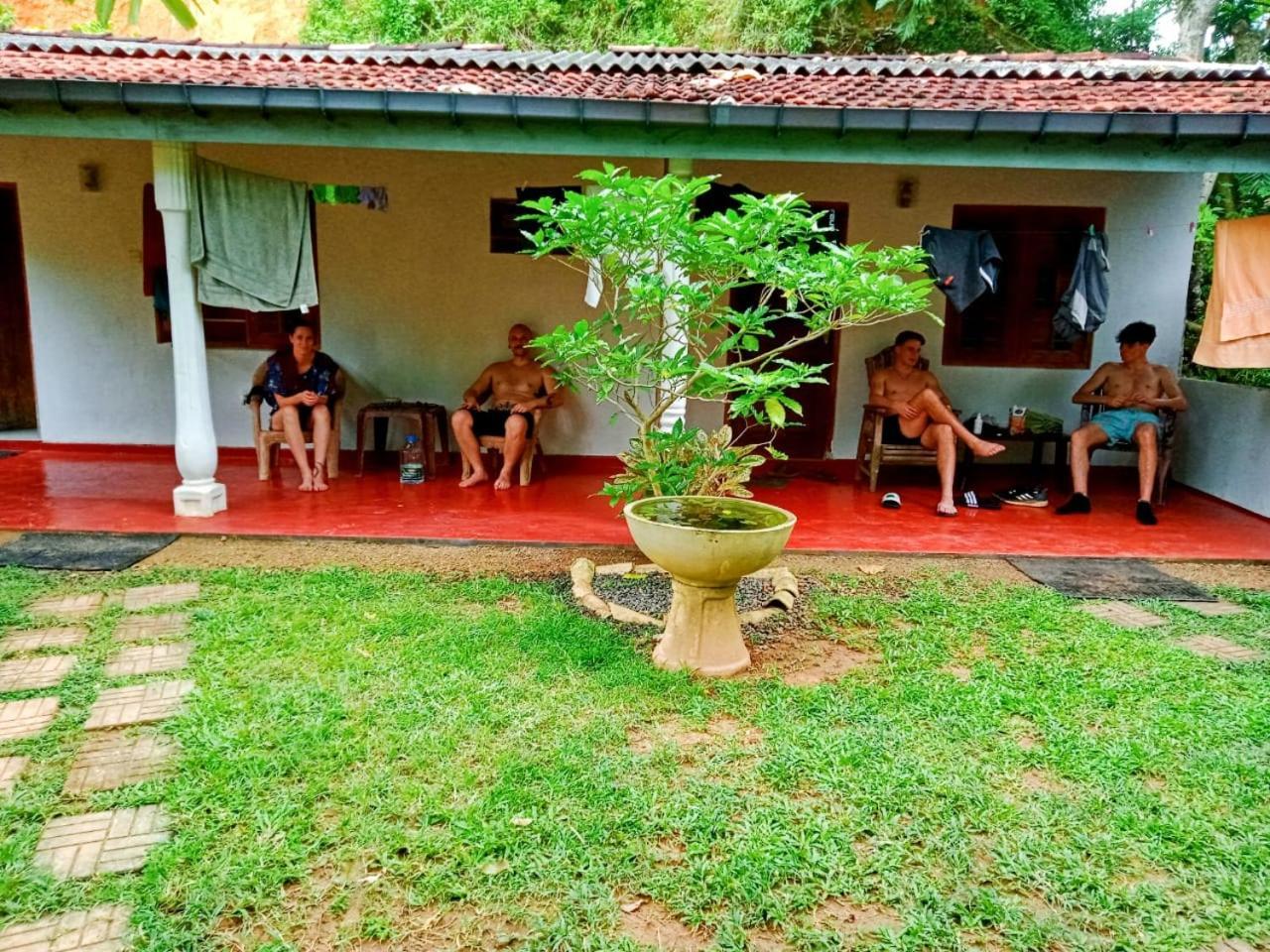 Arachchi Guest House Mirissa Exterior photo